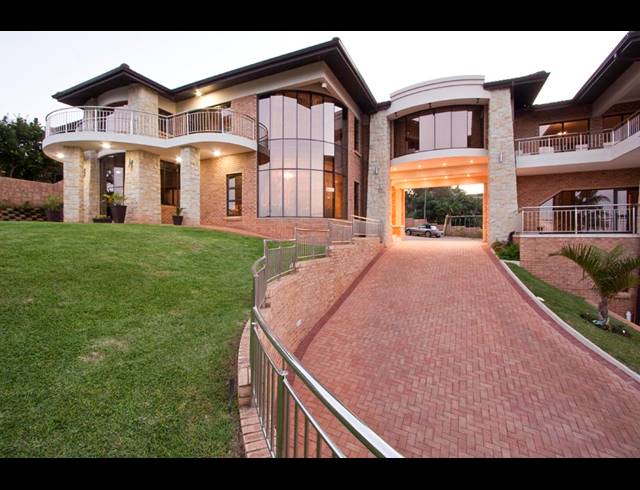 6 BEDROOM HOUSE FOR SALE IN BALLITO CENTRAL
